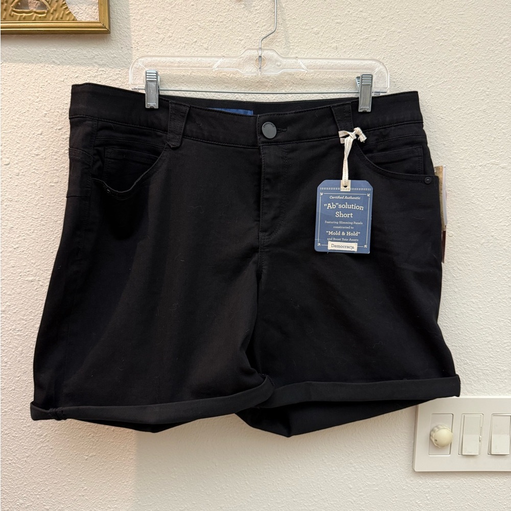 Democracy Women's Black Shorts 16W